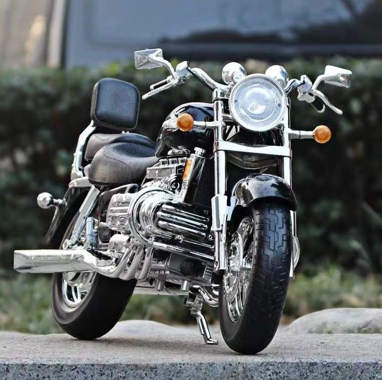 Мотоцикл коллекционный Honda Valkyrie Motormax масштаб 1:6