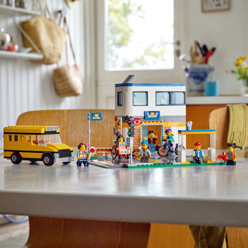 Конструктор LEGO City День в школе 433 элемента