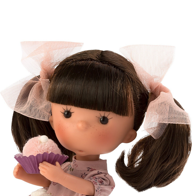 Кукла Миннис Тренза с кексом Llorens 26 см