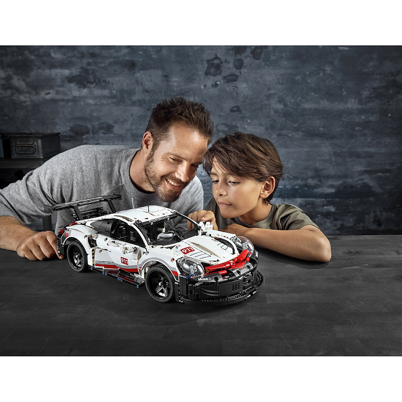 Конструктор LEGO Technic Porsche 911 RSR