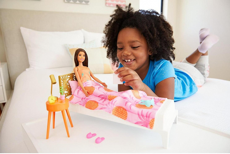 Кукла Barbie в спальне с аксессуарами