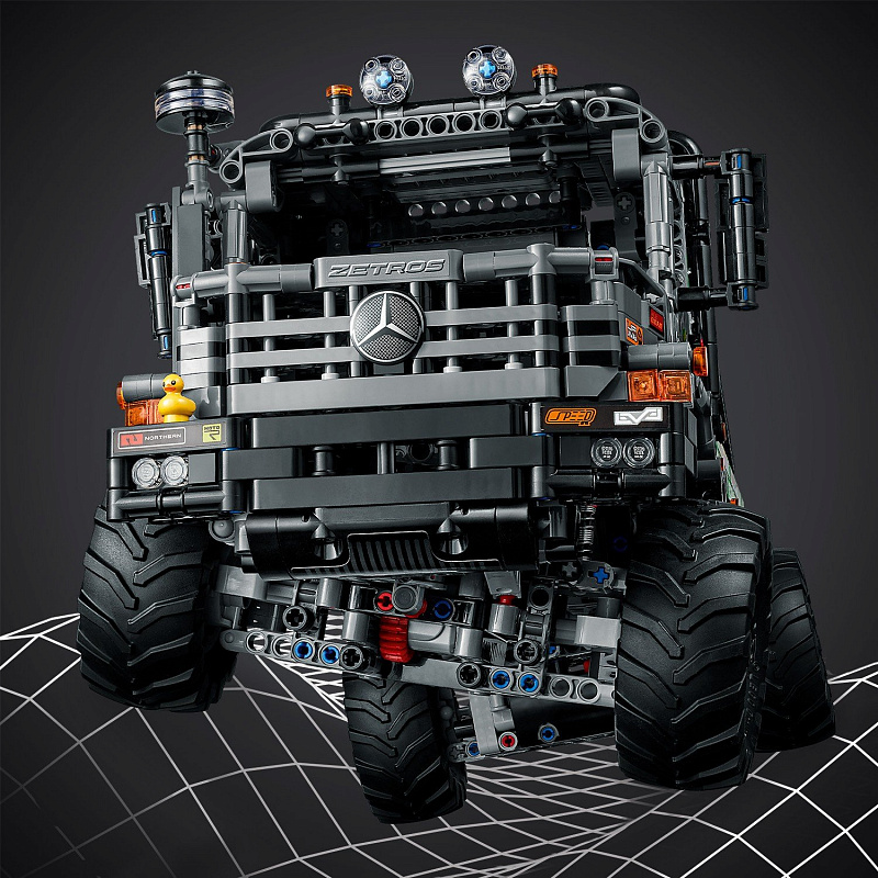 Конструктор LEGO Technic Полноприводный грузовик-внедорожник Mercedes-Benz Zetros