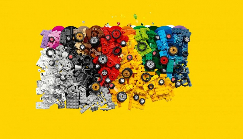 Конструктор LEGO Classic Кубики и колёса 653 детали