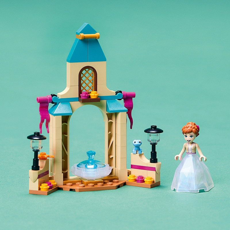 Конструктор LEGO Disney Princess Двор замка Анны 74 детали